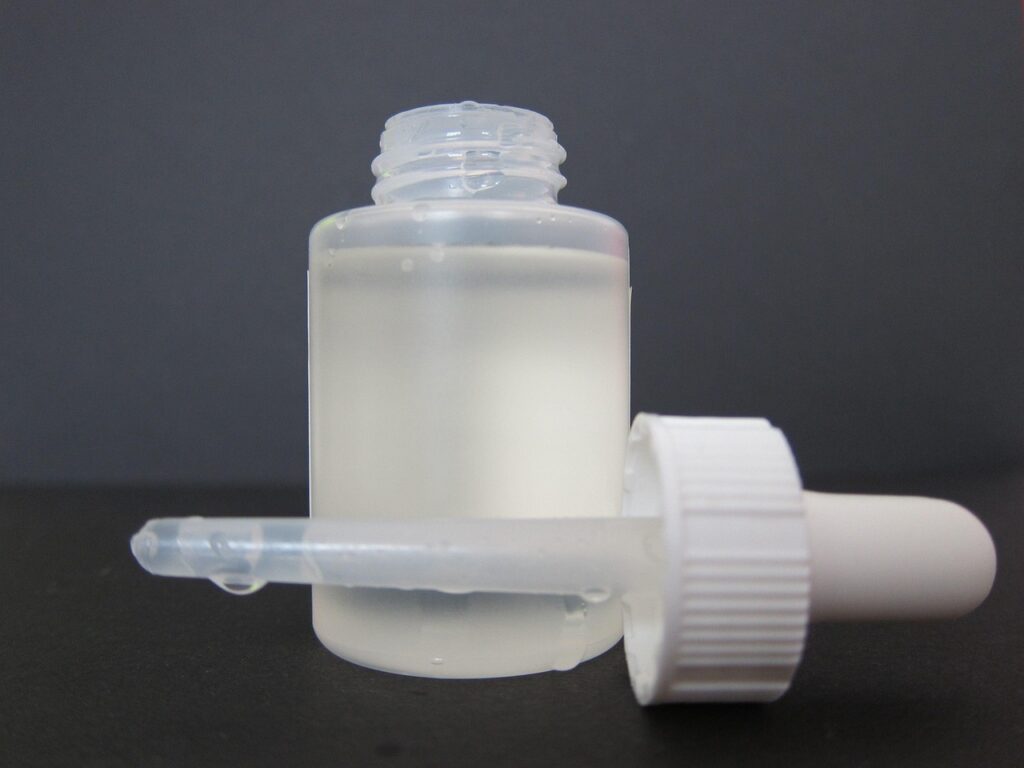 Frasco conta-gotas usado na aplicação de imunoterapia sublingual